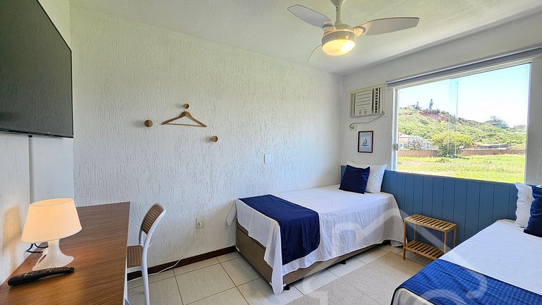 Casa com piscina em condomínio na Rasa