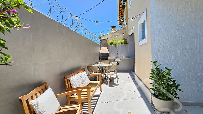 Casa com piscina em condomínio na Rasa