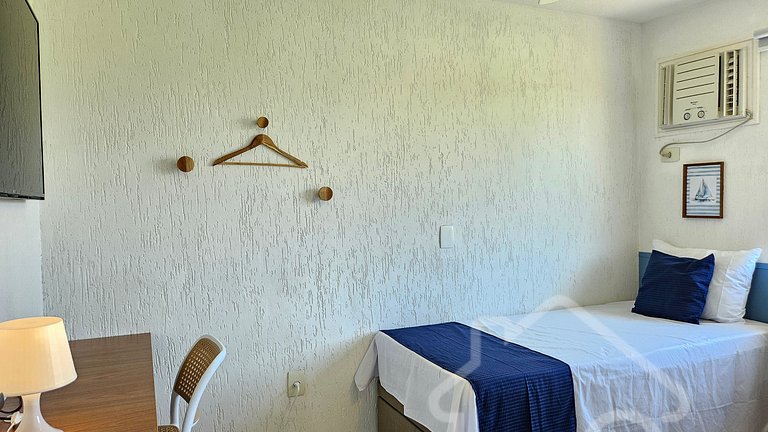 Casa com piscina em condomínio na Rasa