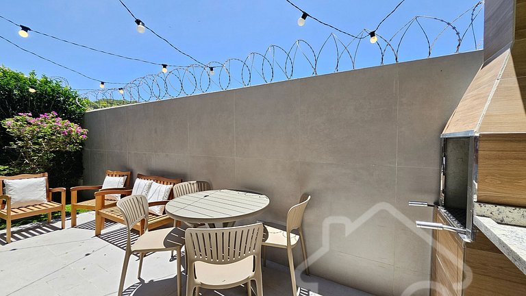 Casa com piscina em condomínio na Rasa