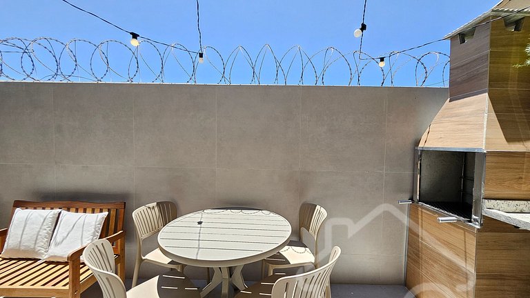 Casa com piscina em condomínio na Rasa