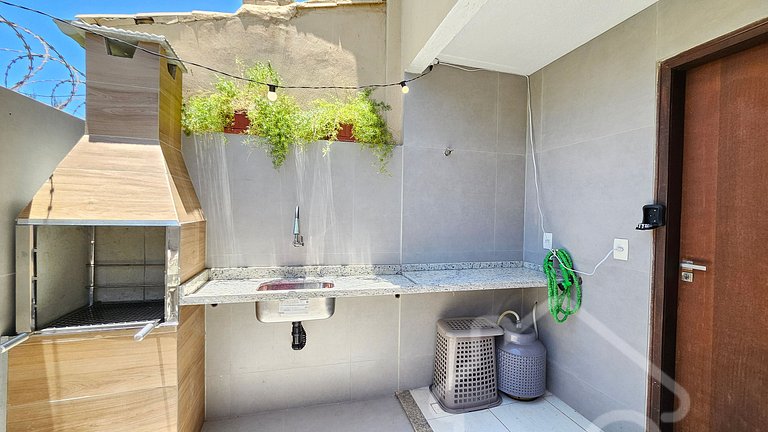 Casa com piscina em condomínio na Rasa