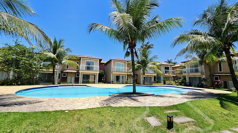 Casa com piscina em condomínio na Rasa