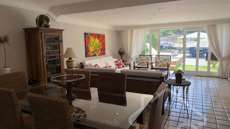 Casa de Luxo com Cais e Piscina – Angra dos Reis