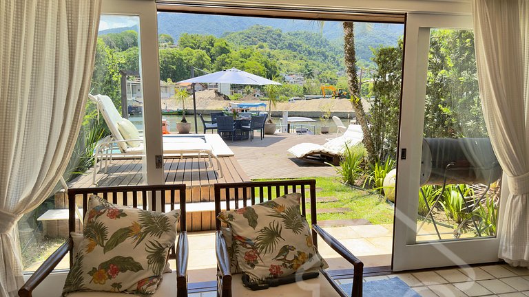 Casa de Luxo com Cais e Piscina – Angra dos Reis