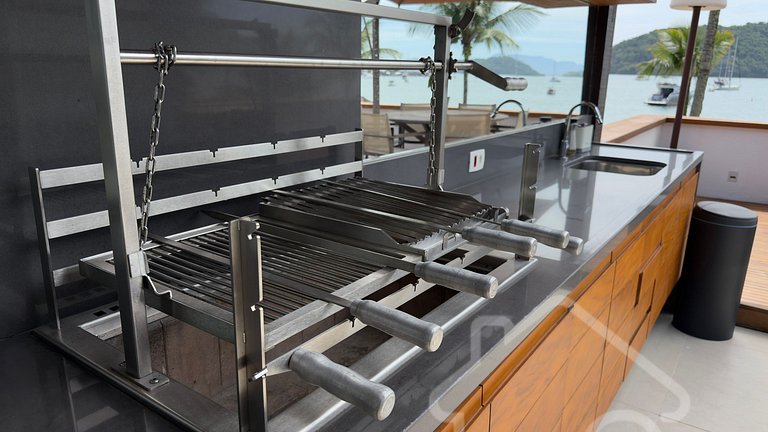 Cobertura de Luxo Pé na Areia em Angra