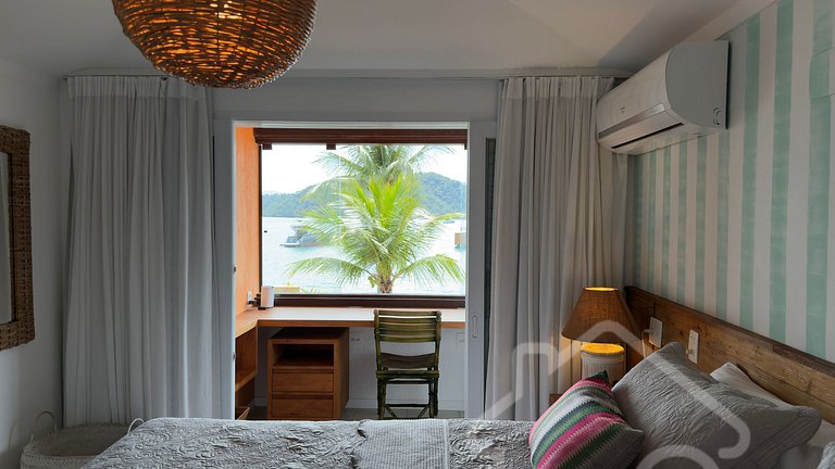 Cobertura de Luxo Pé na Areia em Angra