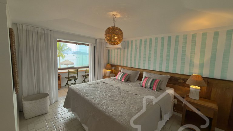 Cobertura de Luxo Pé na Areia em Angra