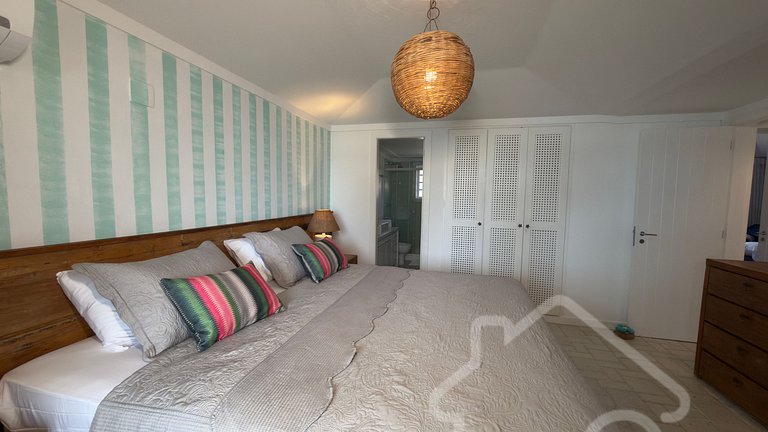 Cobertura de Luxo Pé na Areia em Angra