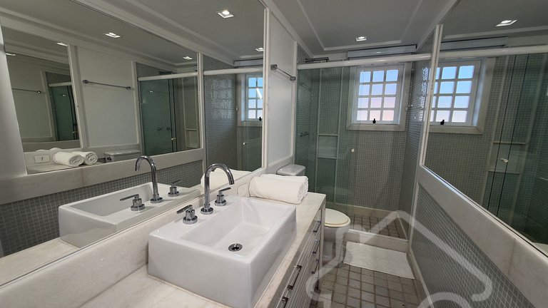 Cobertura de Luxo Pé na Areia em Angra