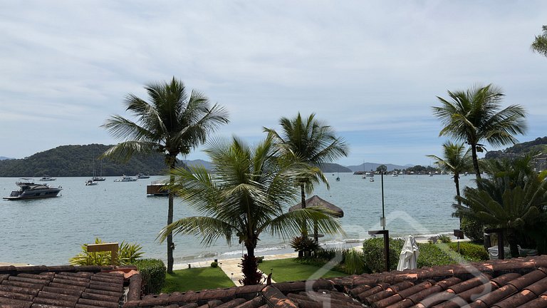 Cobertura de Luxo Pé na Areia em Angra