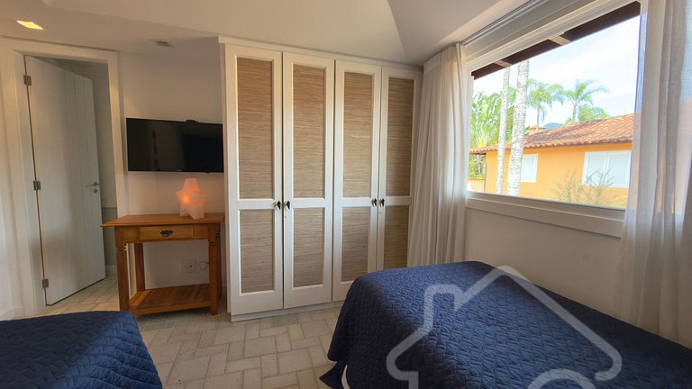 Cobertura de Luxo Pé na Areia em Angra