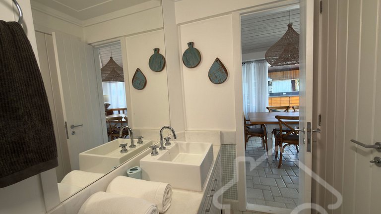 Cobertura de Luxo Pé na Areia em Angra