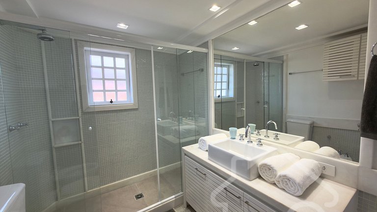 Cobertura de Luxo Pé na Areia em Angra