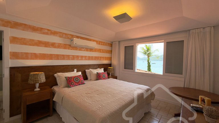 Cobertura de Luxo Pé na Areia em Angra