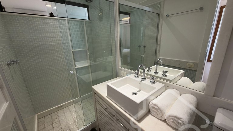 Cobertura de Luxo Pé na Areia em Angra