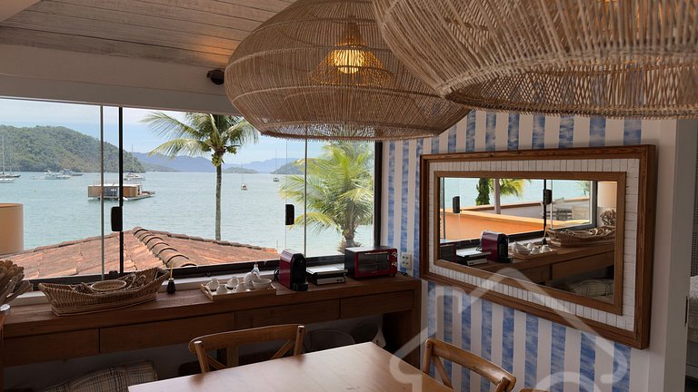 Cobertura de Luxo Pé na Areia em Angra