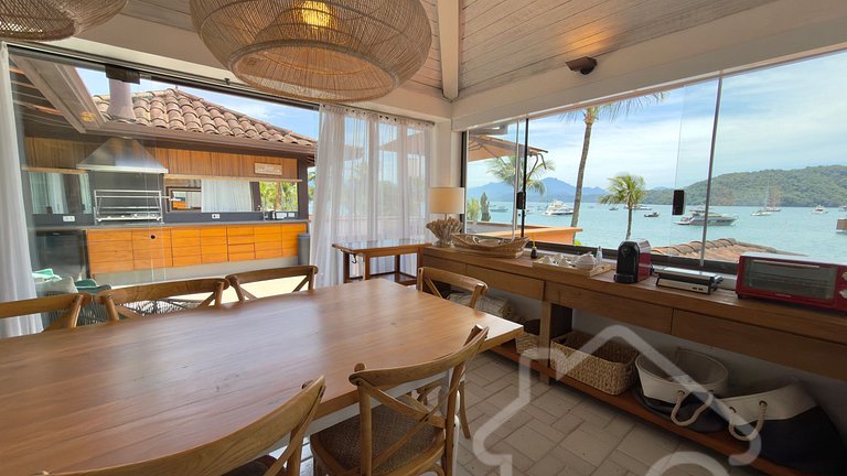 Cobertura de Luxo Pé na Areia em Angra