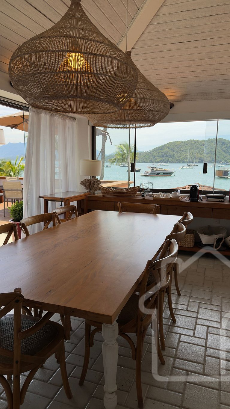 Cobertura de Luxo Pé na Areia em Angra