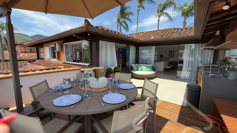 Cobertura de Luxo Pé na Areia em Angra