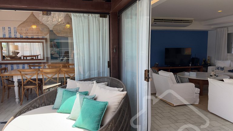 Cobertura de Luxo Pé na Areia em Angra