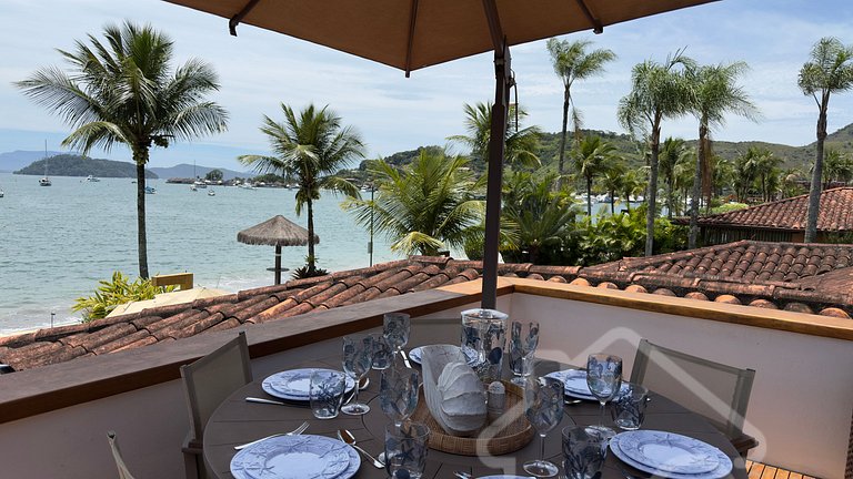 Cobertura de Luxo Pé na Areia em Angra