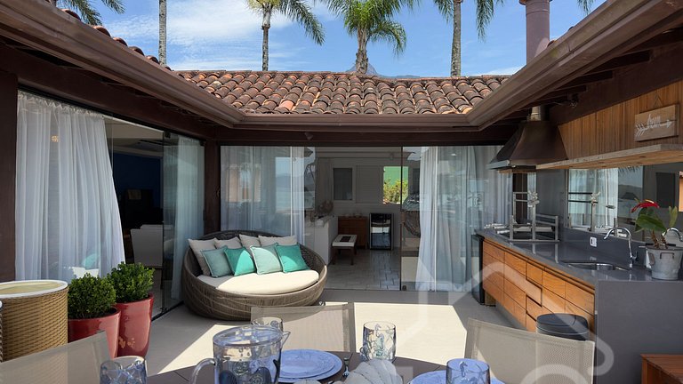 Cobertura de Luxo Pé na Areia em Angra