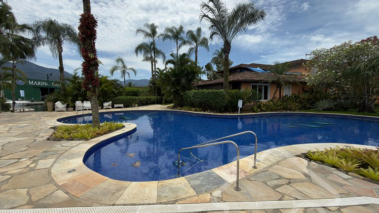 Cobertura de Luxo Pé na Areia em Angra