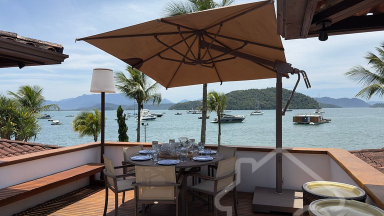 Cobertura de Luxo Pé na Areia em Angra