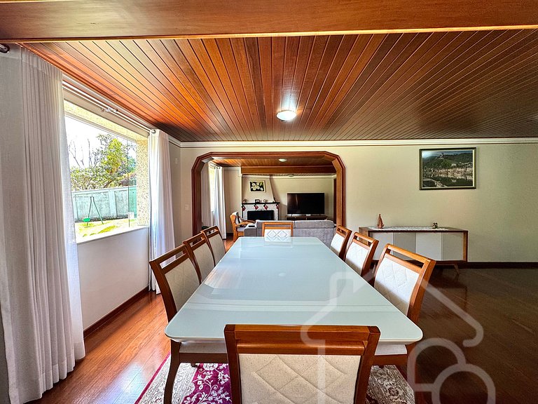 Casa com piscina no Vale dos Pinheiros