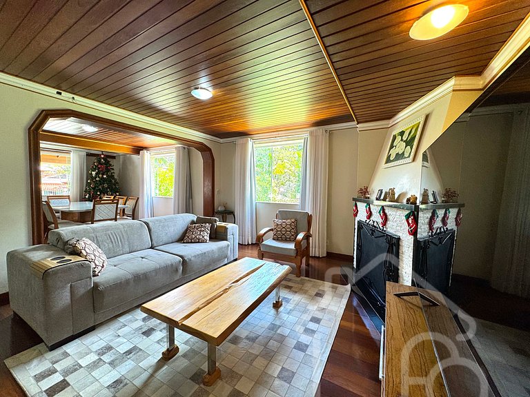 Casa com piscina no Vale dos Pinheiros