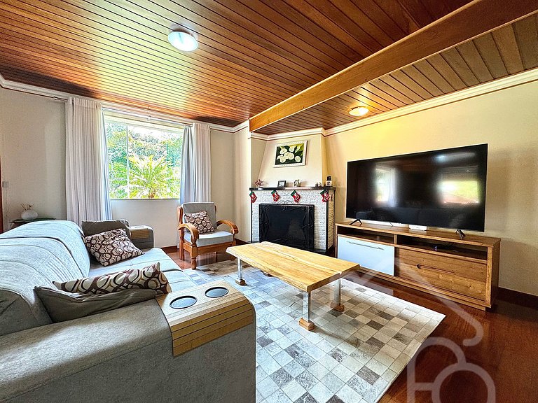 Casa com piscina no Vale dos Pinheiros