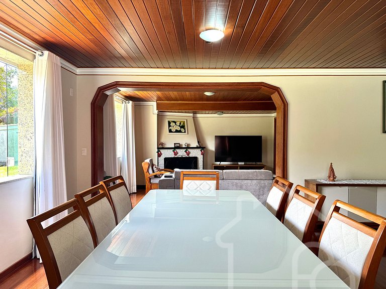 Casa com piscina no Vale dos Pinheiros