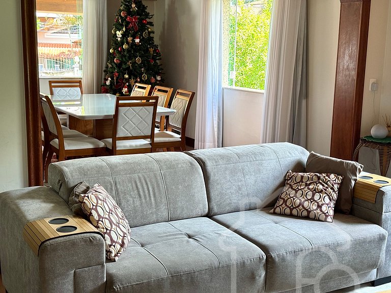 Casa com piscina no Vale dos Pinheiros
