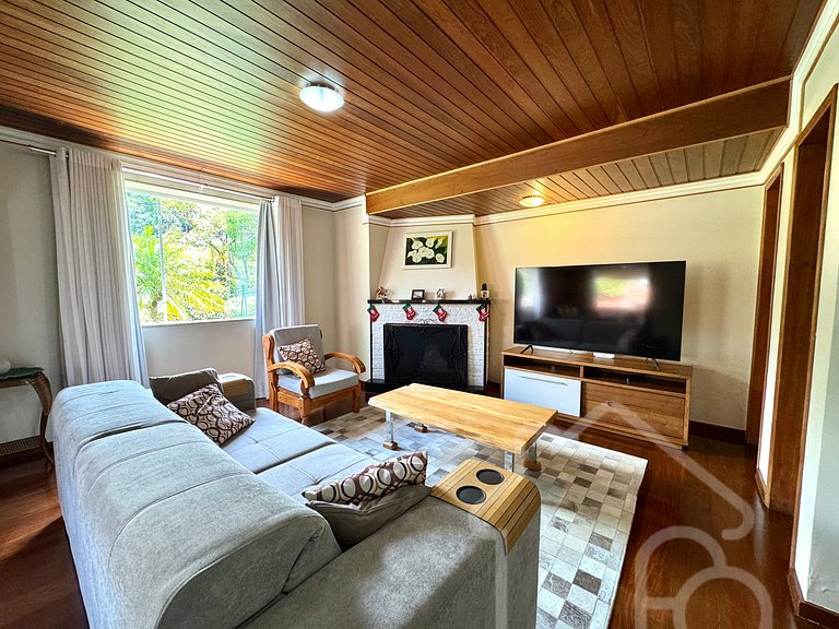 Casa com piscina no Vale dos Pinheiros