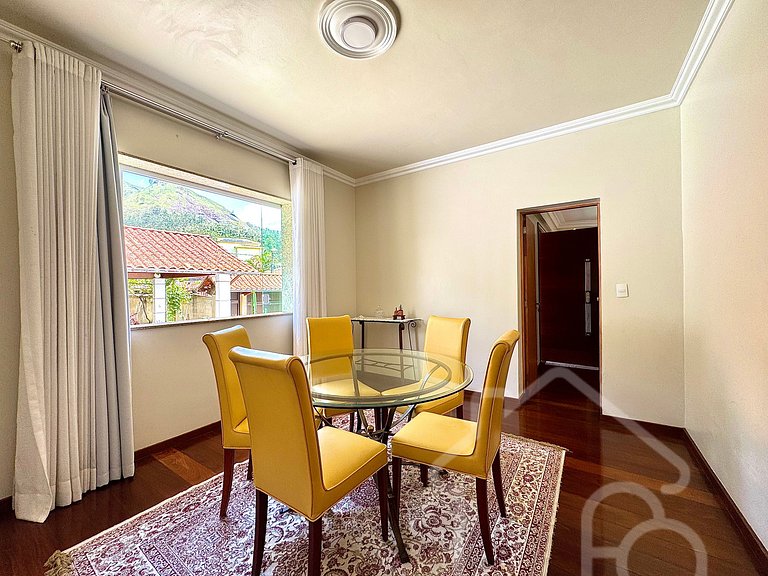 Casa com piscina no Vale dos Pinheiros