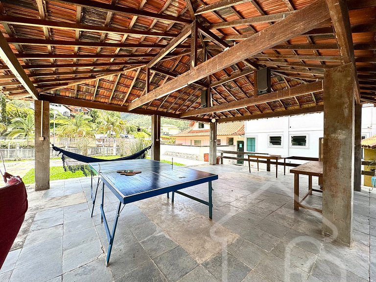 Casa com piscina no Vale dos Pinheiros