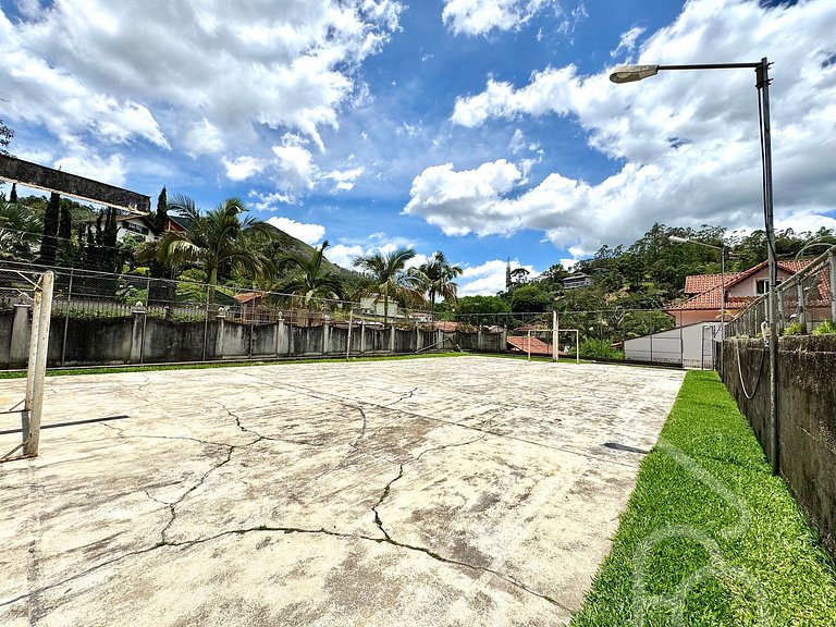 Casa com piscina no Vale dos Pinheiros