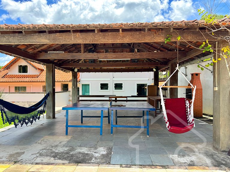 Casa com piscina no Vale dos Pinheiros