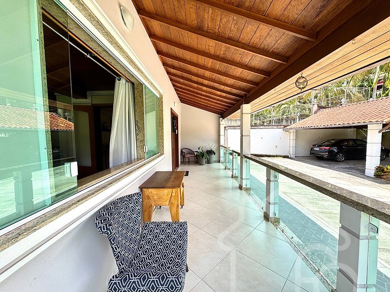 Casa com piscina no Vale dos Pinheiros