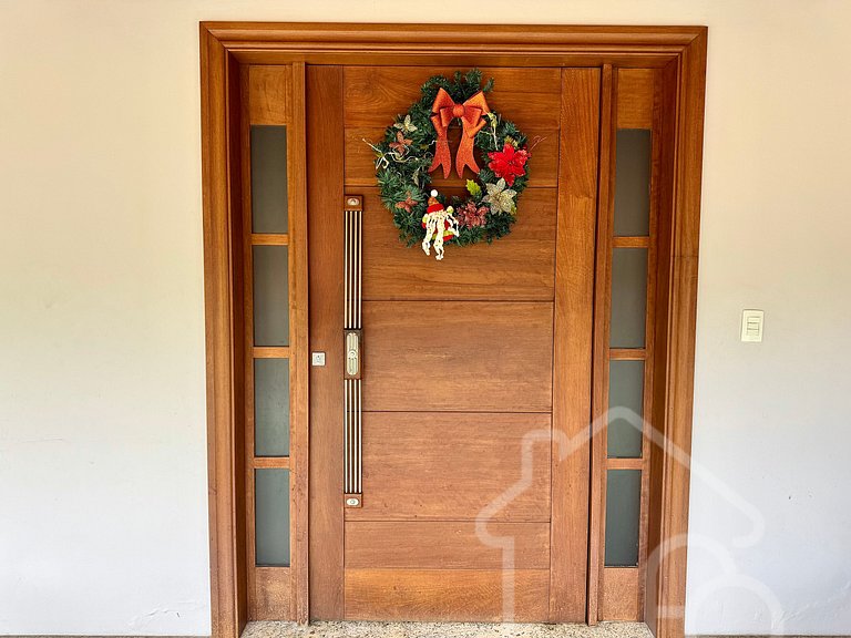 Casa com piscina no Vale dos Pinheiros