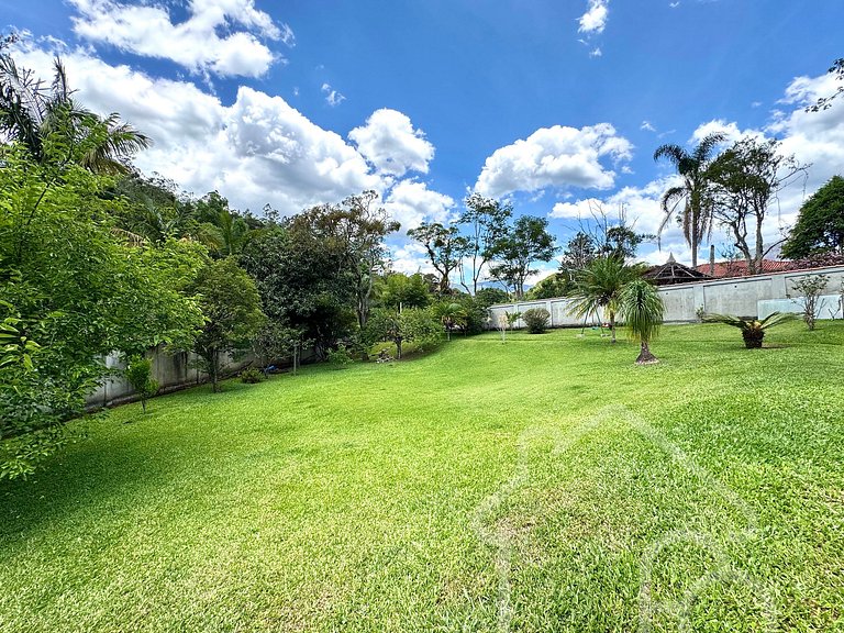Casa com piscina no Vale dos Pinheiros