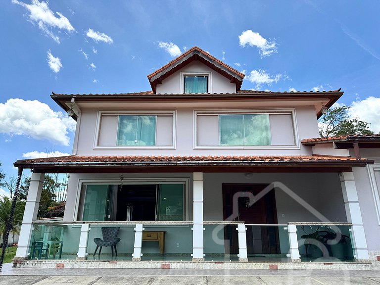 Casa com piscina no Vale dos Pinheiros