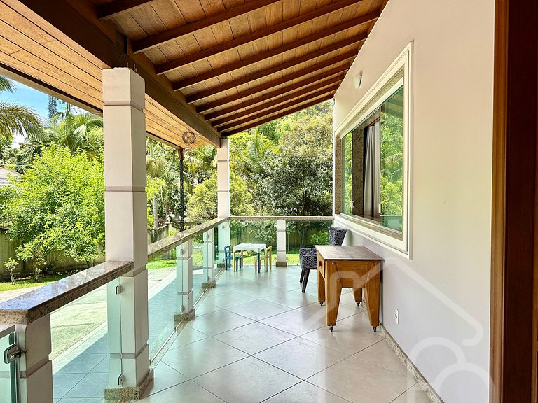 Casa com piscina no Vale dos Pinheiros