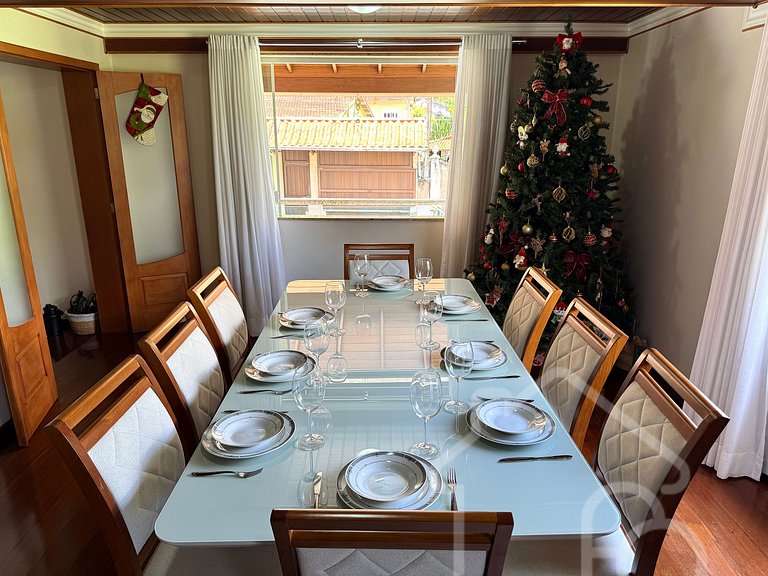 Casa com piscina no Vale dos Pinheiros