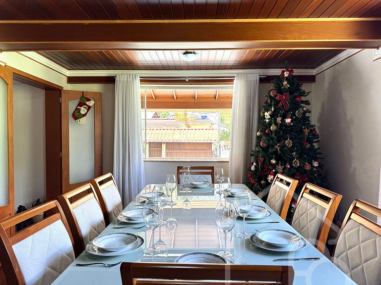 Casa com piscina no Vale dos Pinheiros