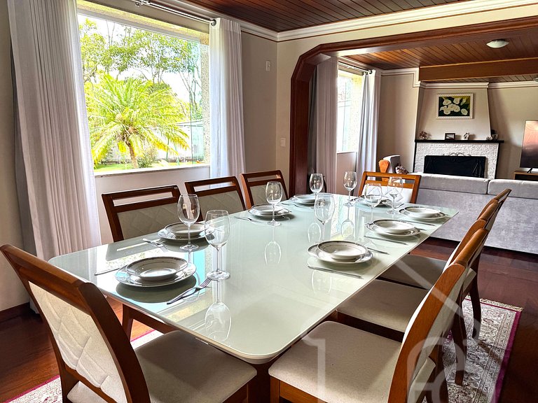 Casa com piscina no Vale dos Pinheiros