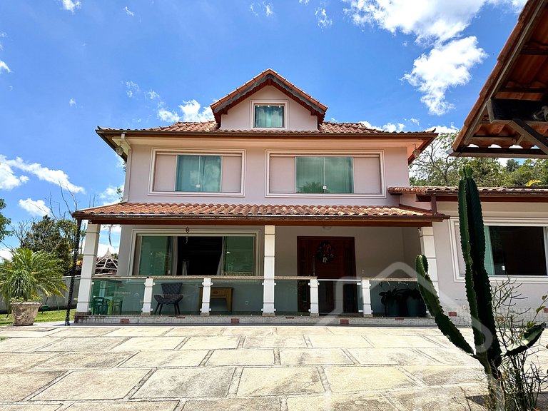 Casa com piscina no Vale dos Pinheiros