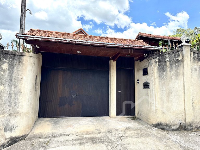 Casa com piscina no Vale dos Pinheiros