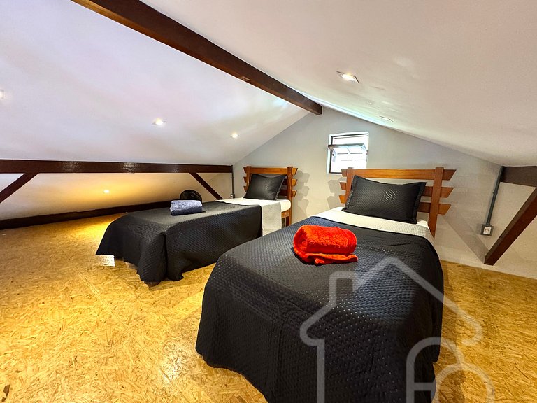 Chalé com Área Gourmet Incrível e Jacuzzi